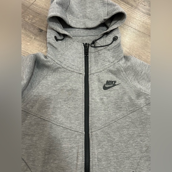 Women’s Nike Gray Full-Zip Tech Fleece Hoodie - Picture 4 of 6